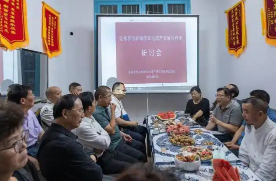 市非遗促进会授牌研讨活动为非遗传承注入新活力